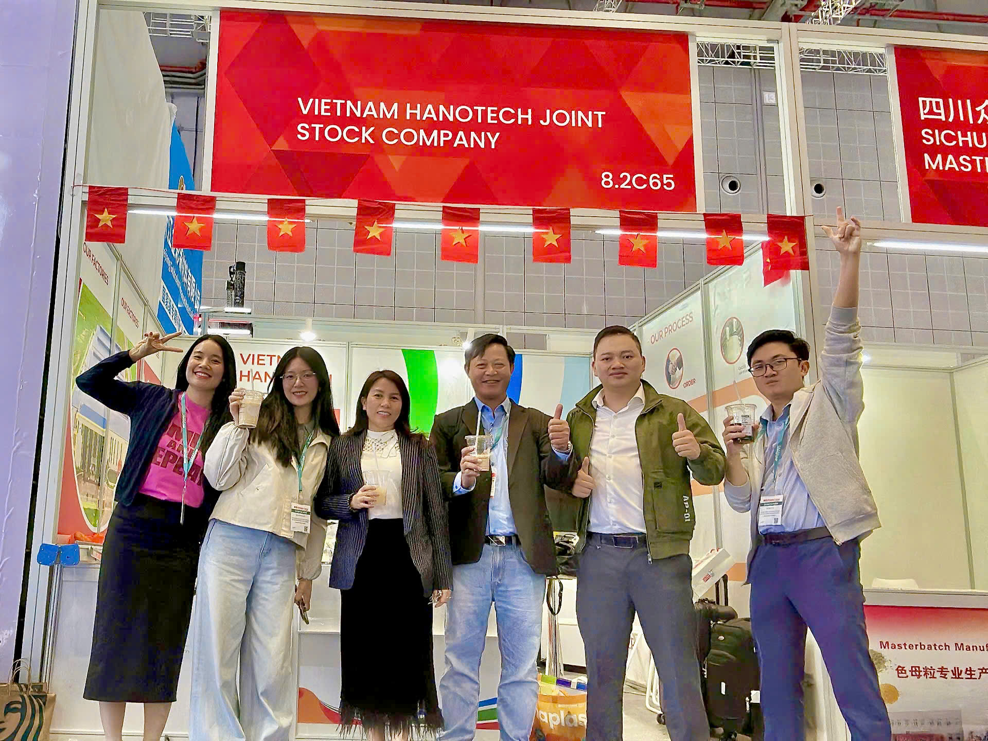 The last day of ChinaPlas was marked by booming orders.